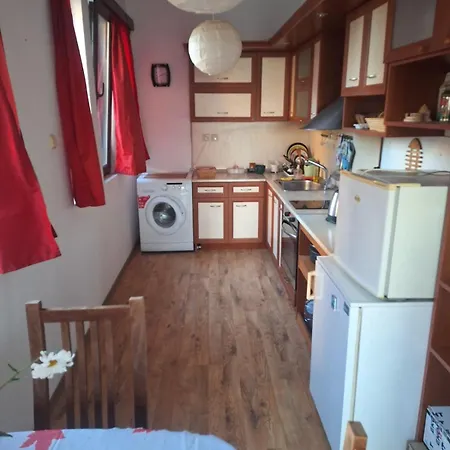 Sea View Apartment *